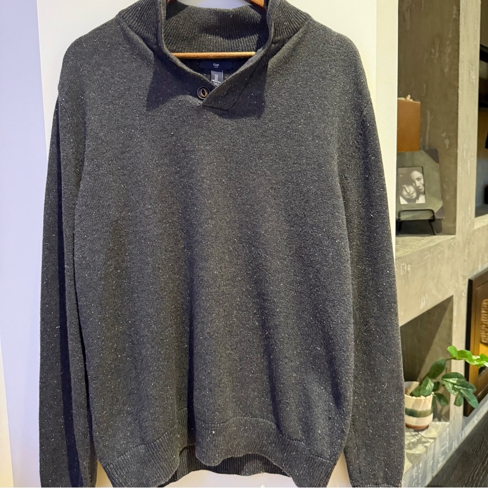 GAP Men's Dark Gray Speckled Pullover Sweater, Large
